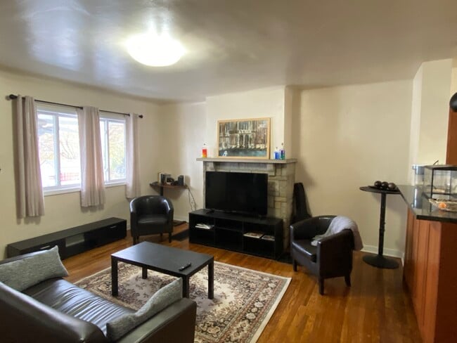 Photo - 2512 Burham St