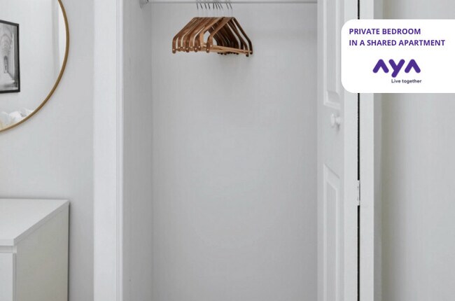 Photo - 321 W 42nd St