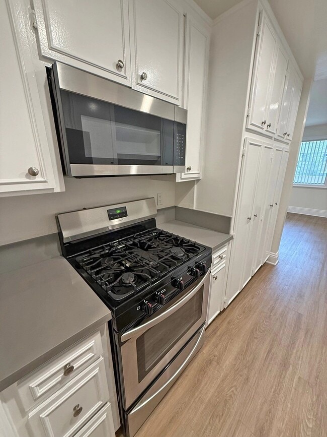 Building Photo - 1940 Malcolm Ave