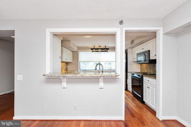 Photo - 7 N Christopher Columbus Blvd Unit 223