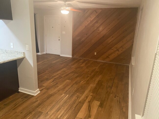 1881 Nekoma Ct Unit C