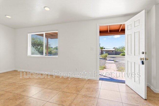 Photo - 227 E Waverly St