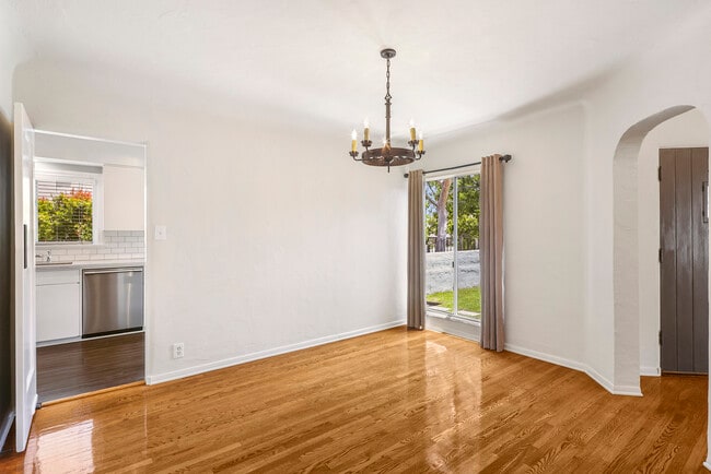 Dining Room - 2207 E Mountain St