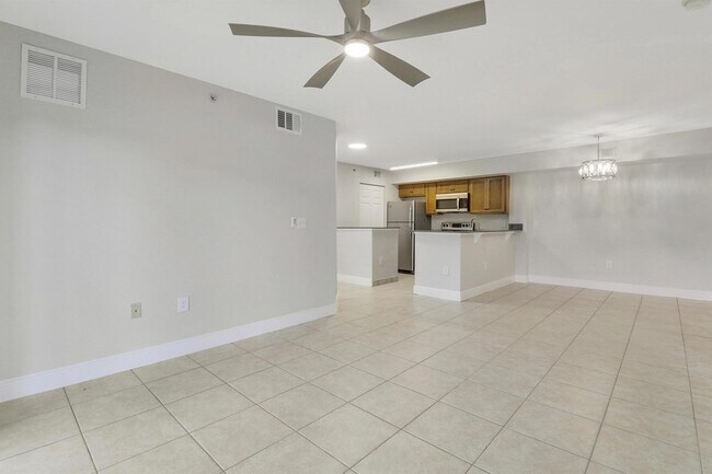 Photo - 171 SW Palm Dr Unit 105