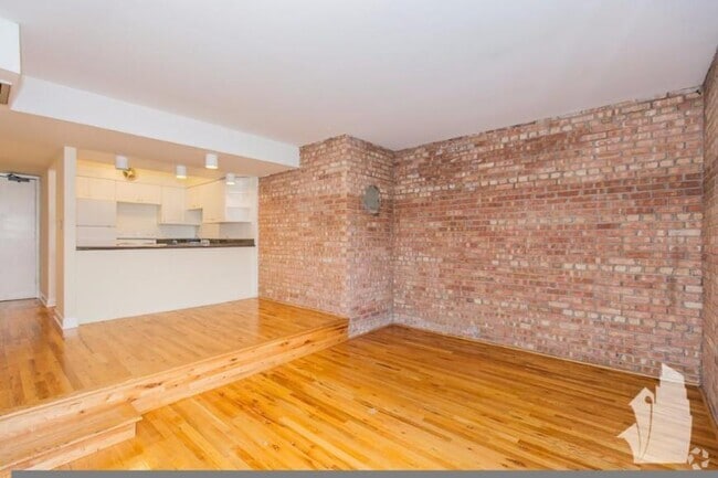 Building Photo - 2 bedroom in Chicago IL 60610 Unit J5 Rental