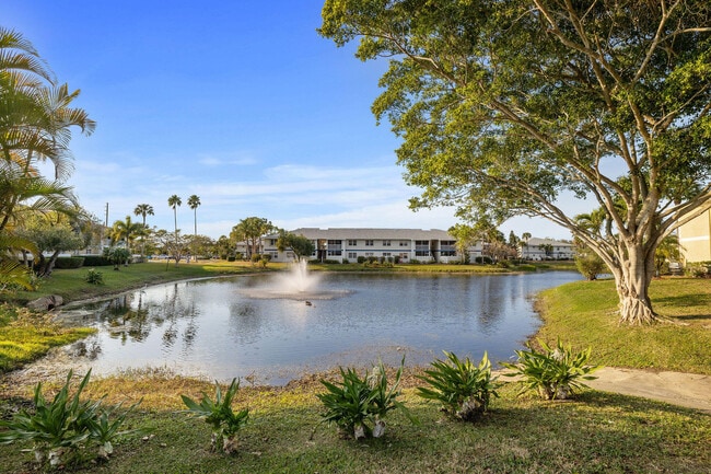 Photo - 1563 SE Royal Green Cir Unidad B-203