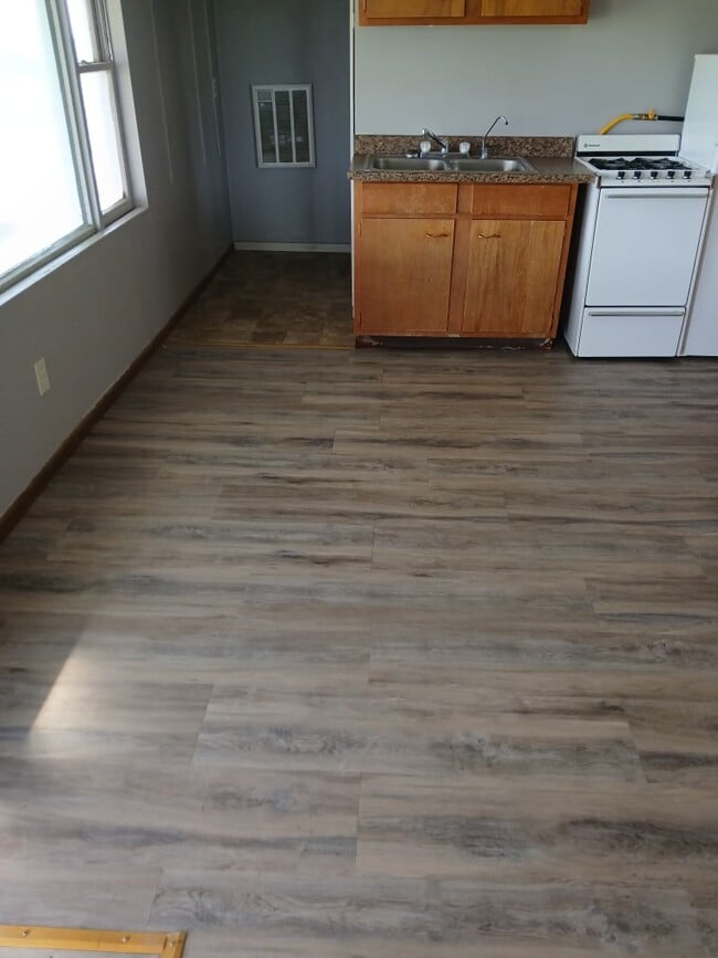 Photo - 758 W G Rd