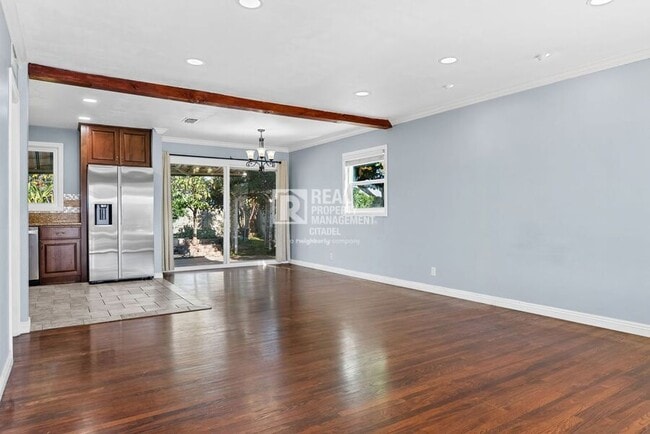 Photo - 1425 W Woodcrest Ave