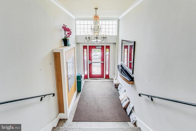 Building Photo - 2615 4th St NE Unit B3