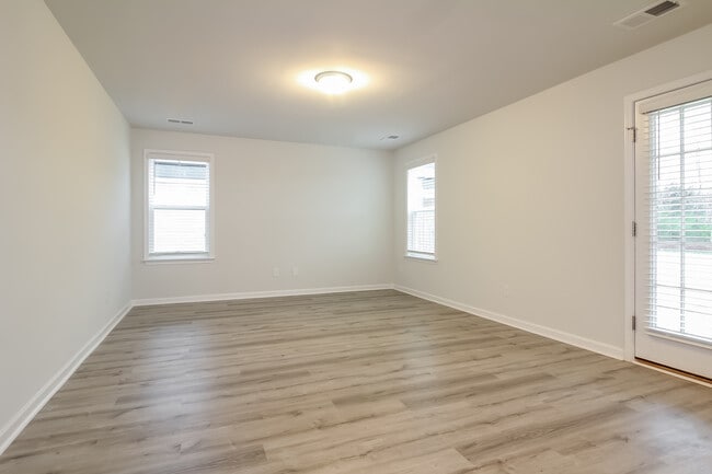 Photo - 518 Whittier St