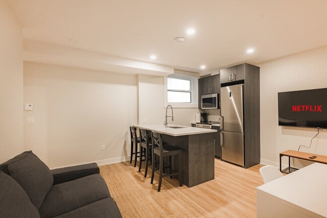 Building Photo - 1849 Av. Lincoln