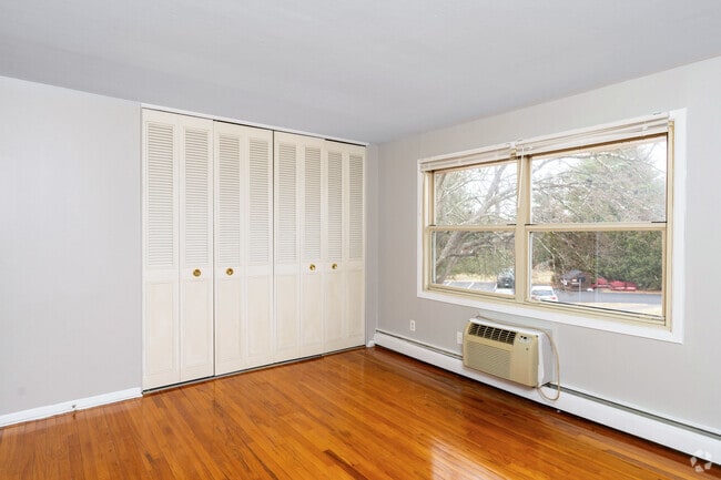 1BR, 1BA - 650SF - Kitchen - Manor House Apartments