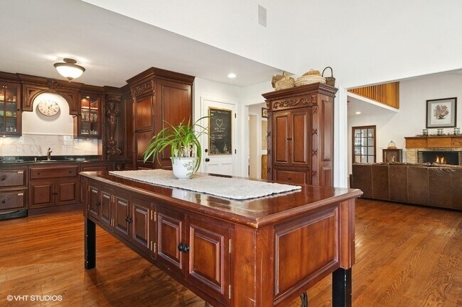 1674 Bowling Green Dr