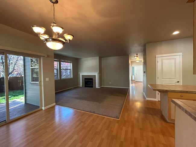 Photo - MOVE IN SPECIAL!   4 Bedroom / 2.5 Bathroo...