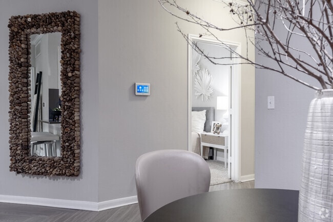 2BR, 2BA - 998SF