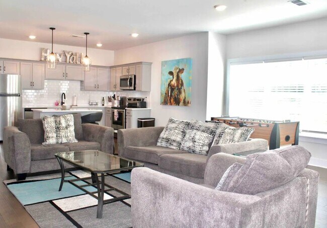 Photo - 450 Glastonbury Rd Townhome