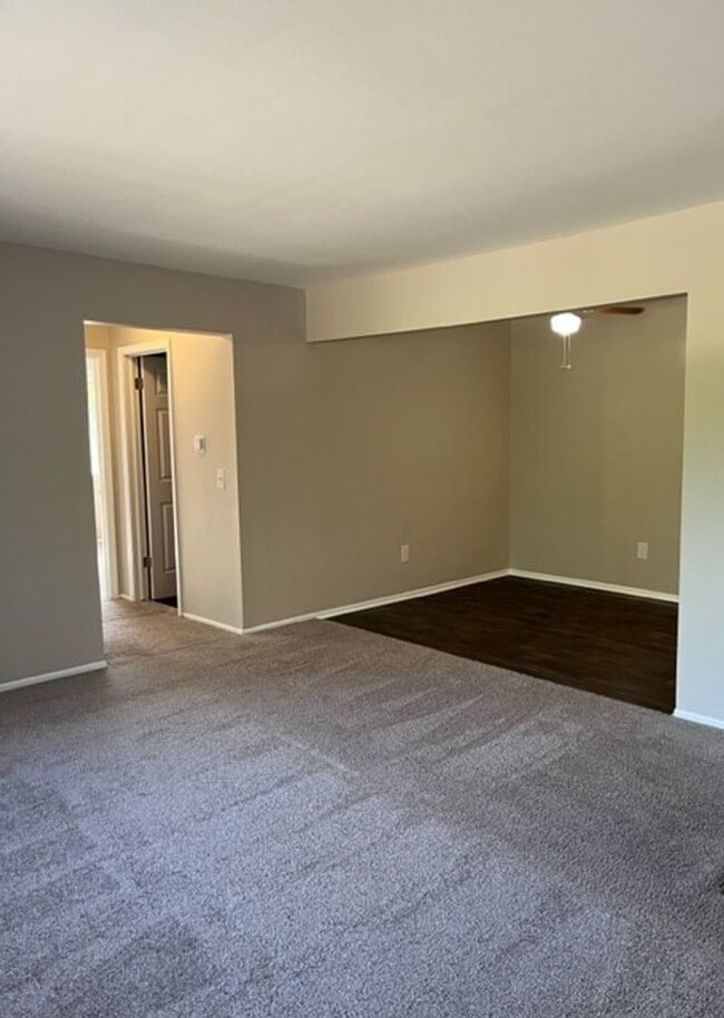 Photo - Charming 2 bedroom/1 bathroom apartment ne... Unit 837-101