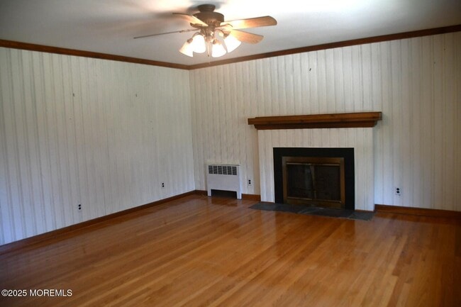Photo - 303 Deerfoot Ln