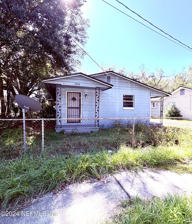 Photo - 1930 W 6th St House