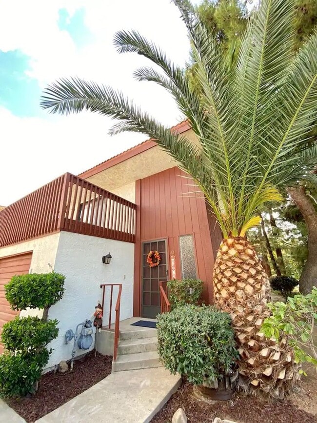 Building Photo - Step into your new residence, a charming c... Rental