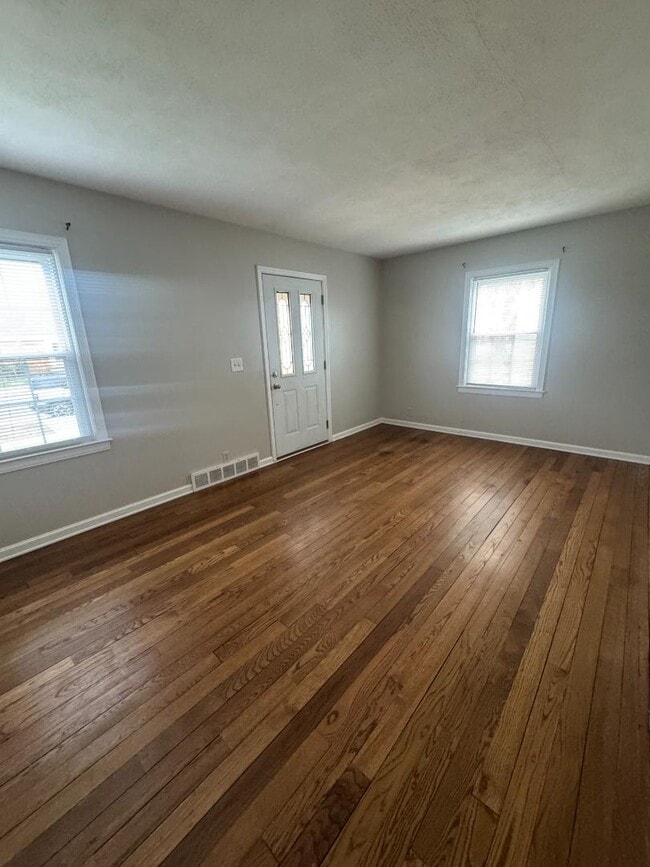 Photo - 715 Botham Ave