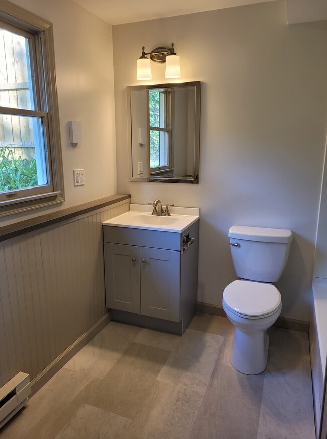 Bathroom - 21 Drake Rd Unit B