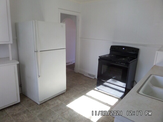 Photo - 2124 Ravendale St