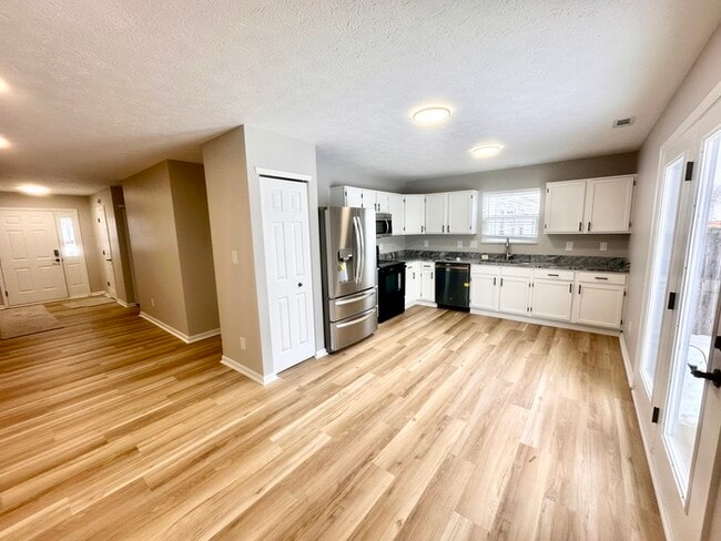 Photo - Beautiful 3 bedroom 2 bathroom