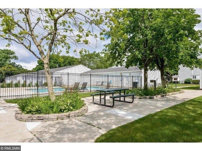 Photo - 1720 Pleasant St Unit E