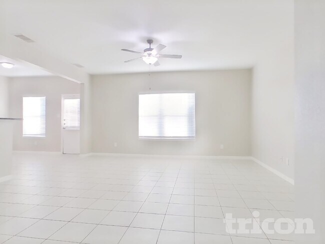 Photo - 916 American Monarch Dr