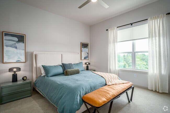 1BR, 1BA - 967SF