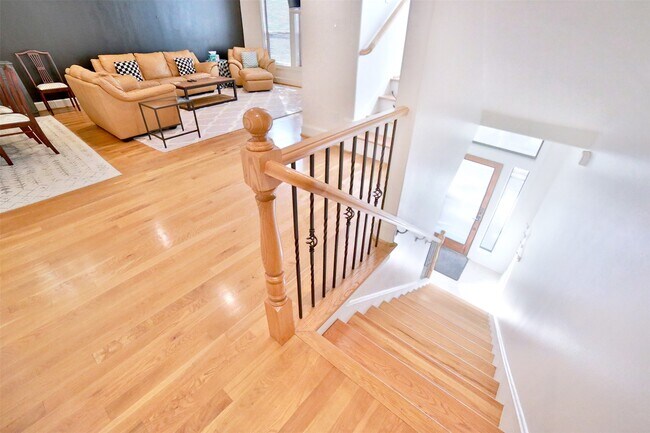 Building Photo - 2410 Dorrington St Unit C