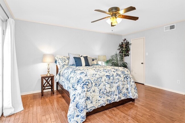 Photo - 36 April Point Dr N