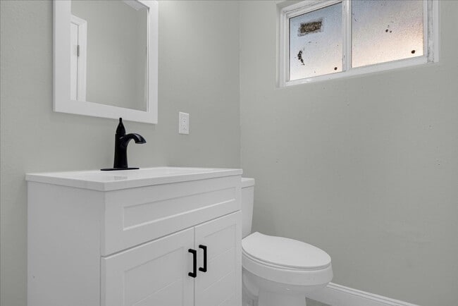 Photo - Fantastic 3 Bed / 2 bath Home - Section Ei...