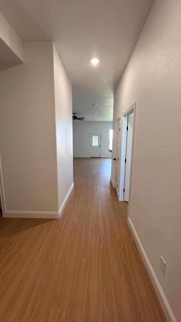 Photo - 304 Woodstock Ln
