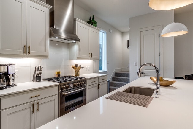 Photo - 5703 Lindell Ave