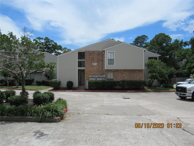17401 Red Oak Dr Unidad 82