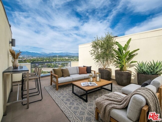 Building Photo - 2753 Waverly Dr Unit 1103