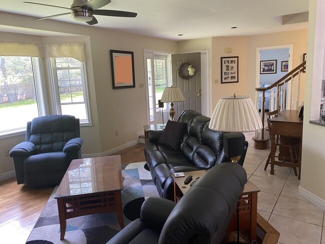 Photo - 1202 Loyalist Rd
