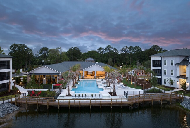 Building Photo - Aventon Soraya Rental