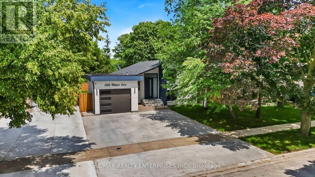 Photo - 1495 Thetford Ct