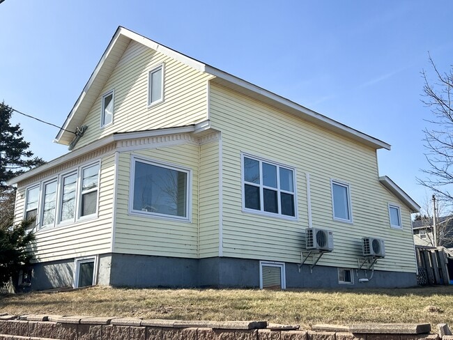 Photo - 99 Victoria St W