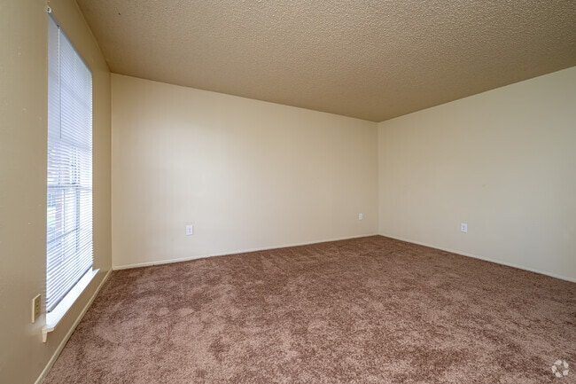 1BR, 1BA - 659SF - Living Room