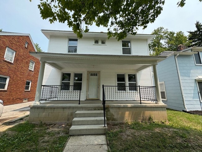 Building Photo - Bright & Spacious 4 Bedroom Home for Rent