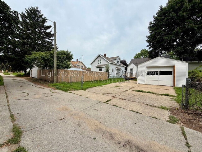Photo - 816 Webster St NW