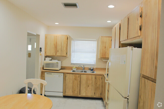 Building Photo - 5730 Fernley Dr E Rental