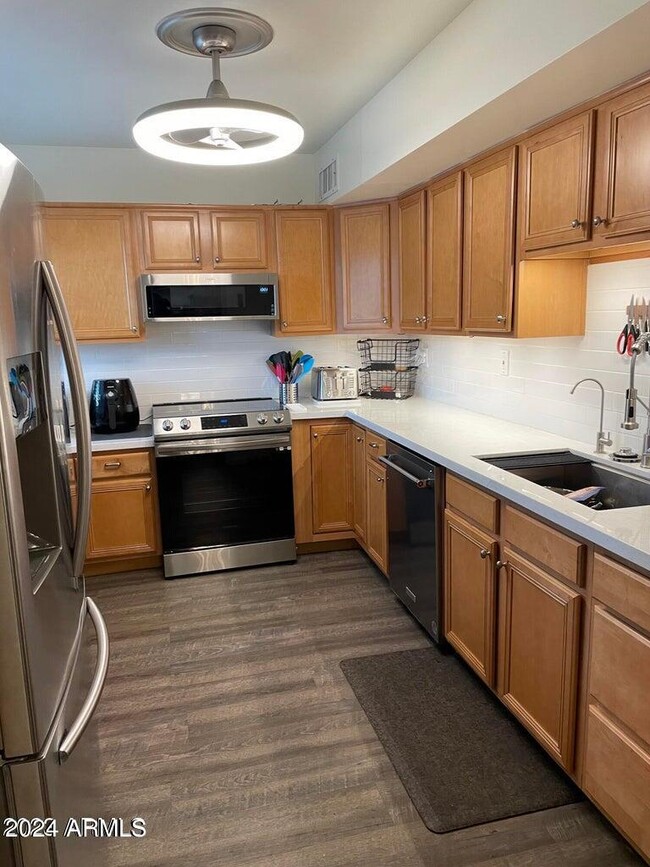 Building Photo - 4610 N 68th St Rental
