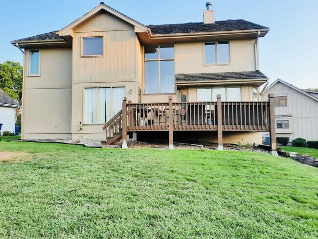 Photo - Large Home in Papillion For Rent!