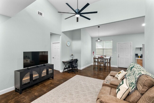 Photo - Fully Furnished 2-Bedroom, 2-Bathroom Duplex in Waco Unidad B