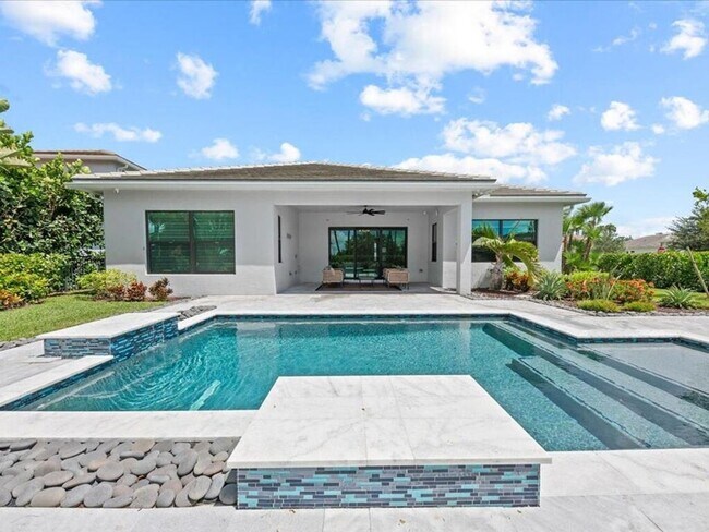 Photo - 5577 St Armands Way